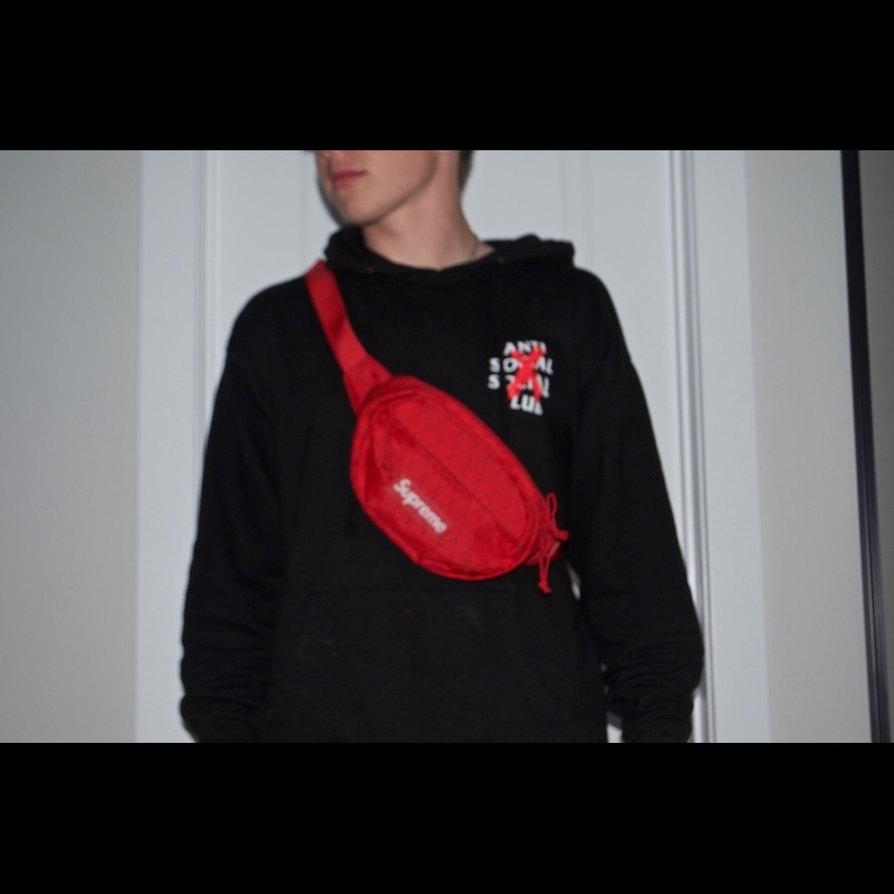 SUPREME FW18 WAIST BAG RED